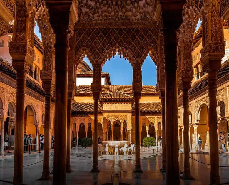 グラナダのアルハンブラ宮殿: 世界の建築の宝石 – Granada planes
