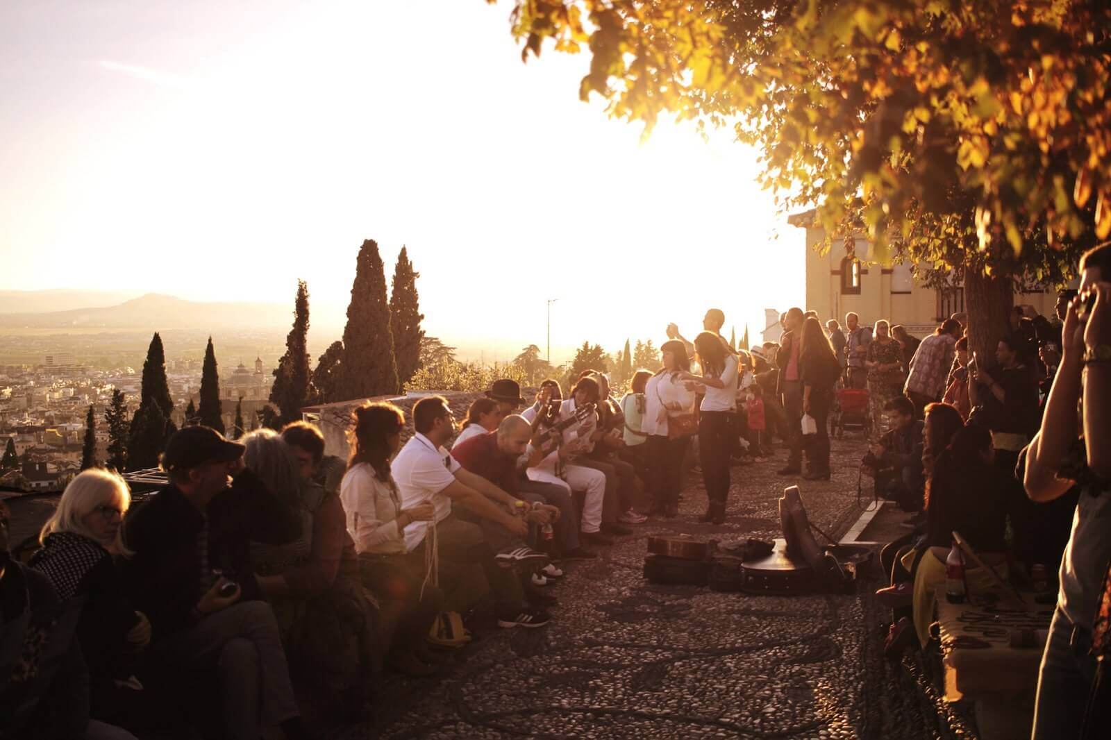 Disfruta de las mejores vistas en el Mirador de San Nicolás en Granada