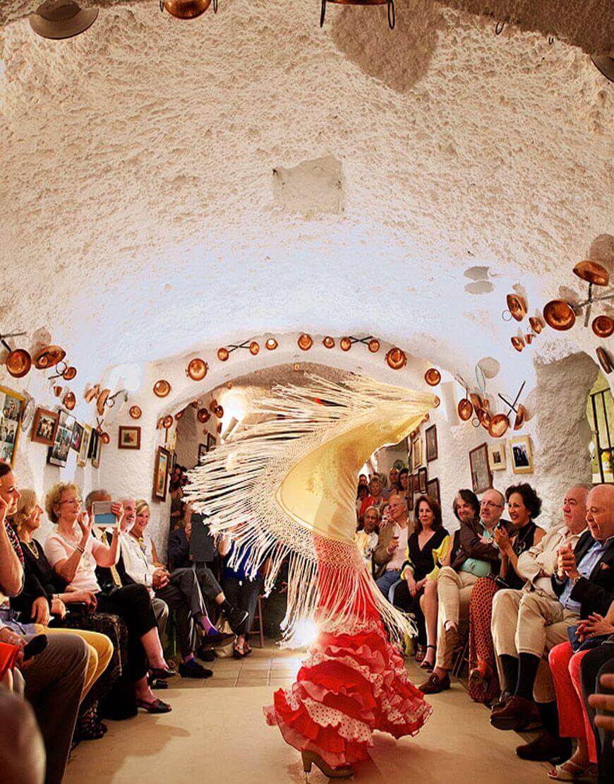 Sacromonte: historia, cuevas y flamenco en Granada - Descubre este emblemático barrio