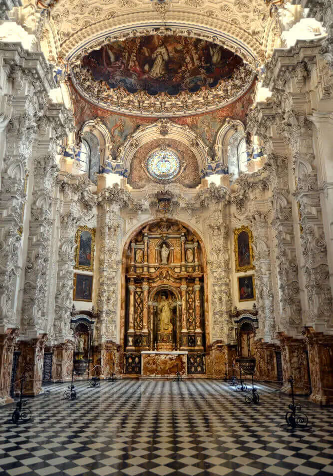 Descubre la belleza de la Cartuja de Granada: visita obligada en tu viaje por Andalucía