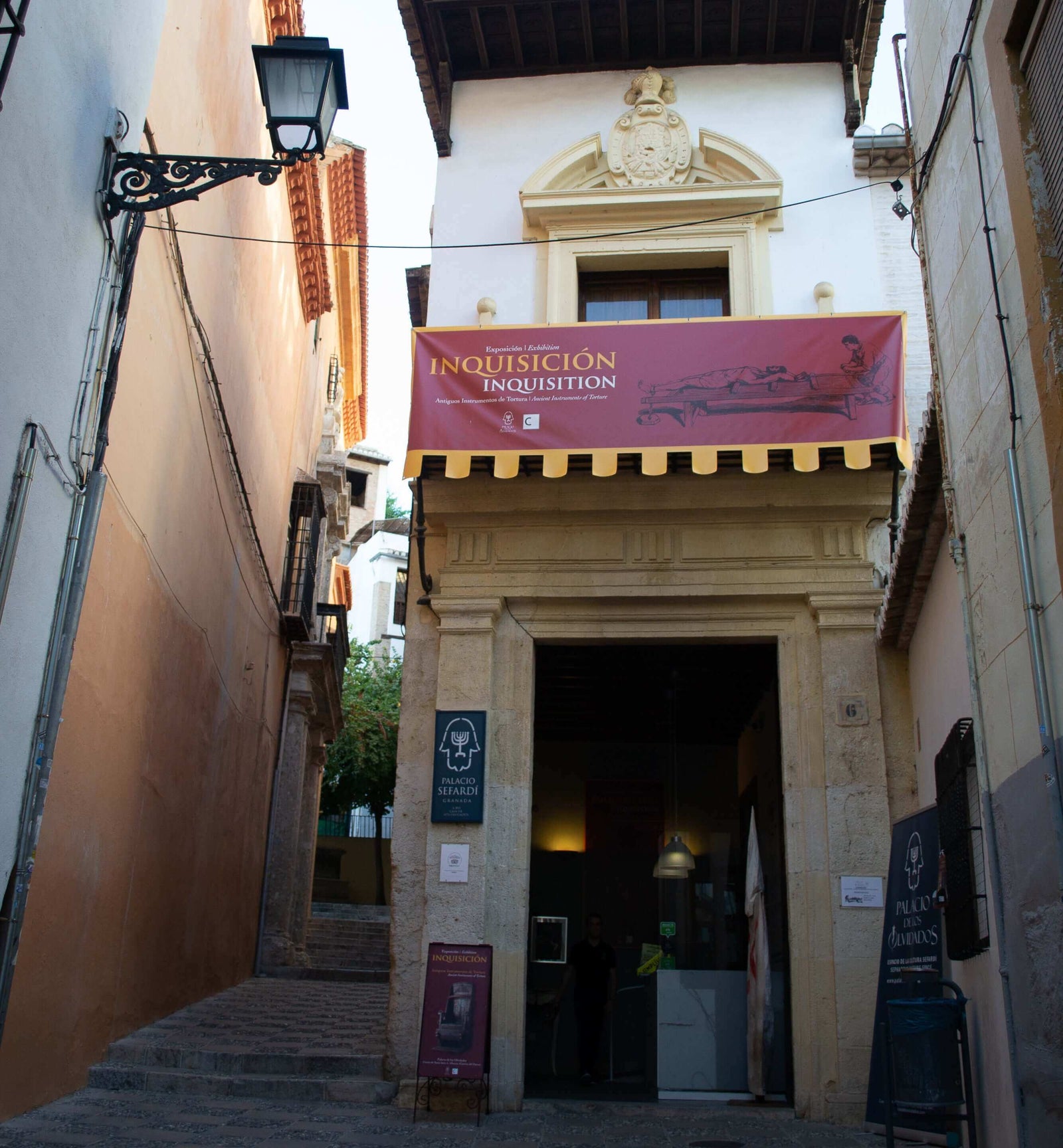 El Palacio de los Olvidados: Explorando la Historia de la Inquisición Española, la Cultura Sefardí y el Patrimonio Granadino