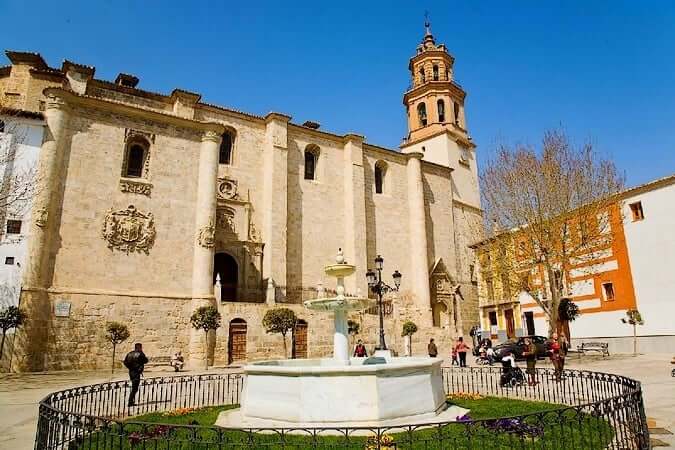 Descubre los encantos de esta histórica ciudad de Andalucía en Granada Base