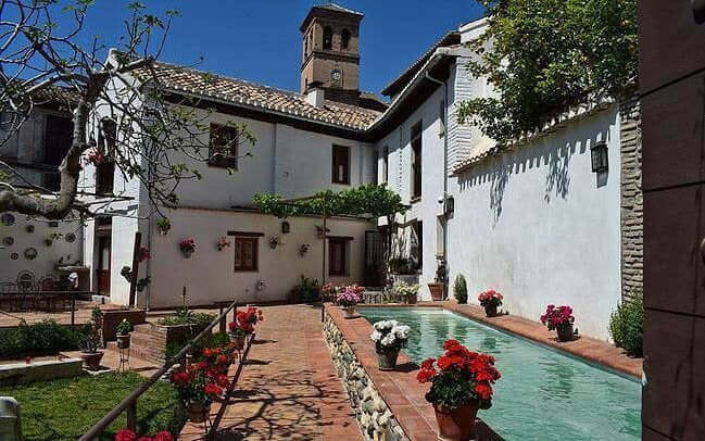 Los Cármenes Granada: Descubre la Belleza de los Jardines y Monumentos de esta Ciudad Andaluza