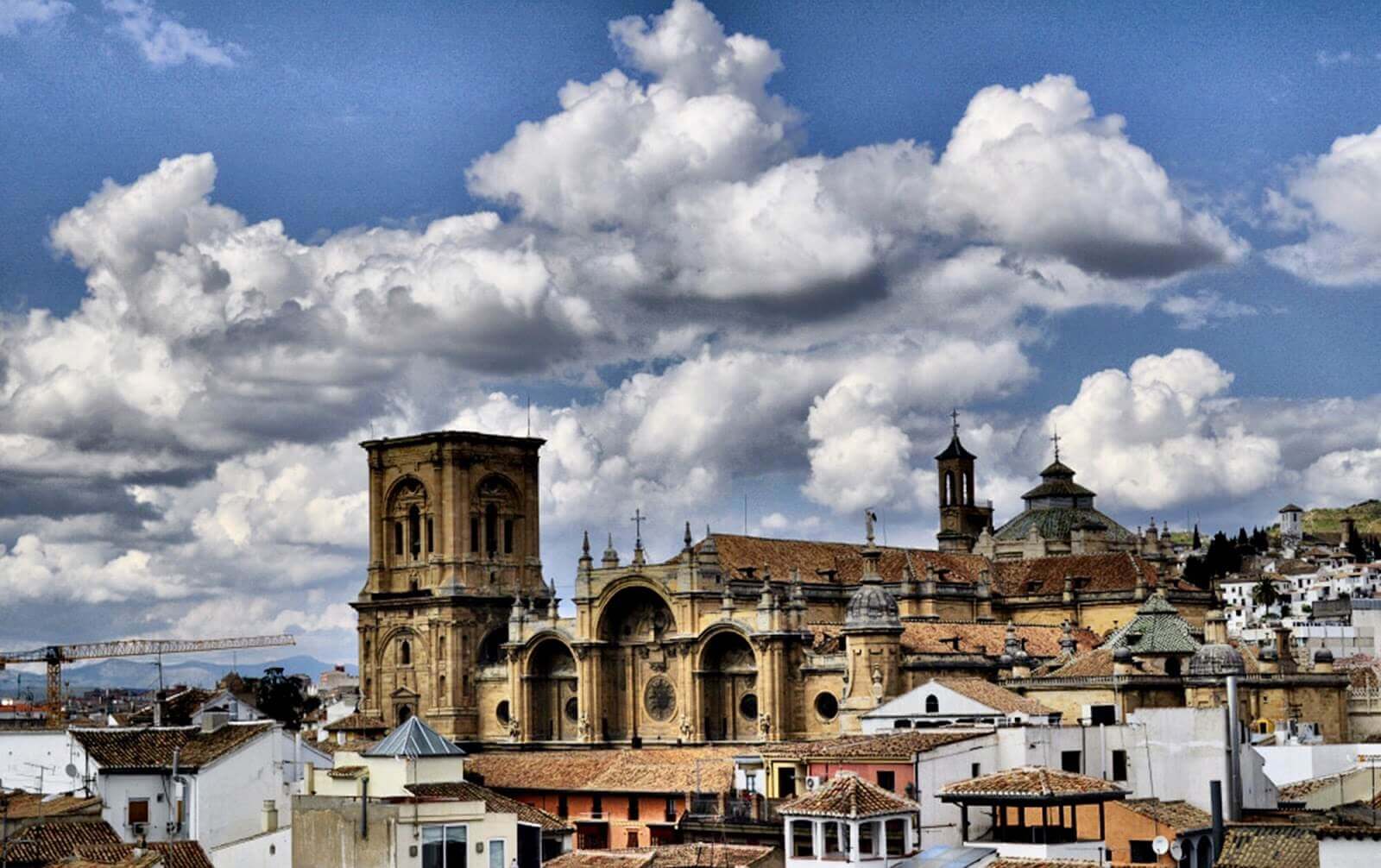 Descubre la Majestad de la Joya Arquitectónica de la Ciudad: La Catedral de Granada