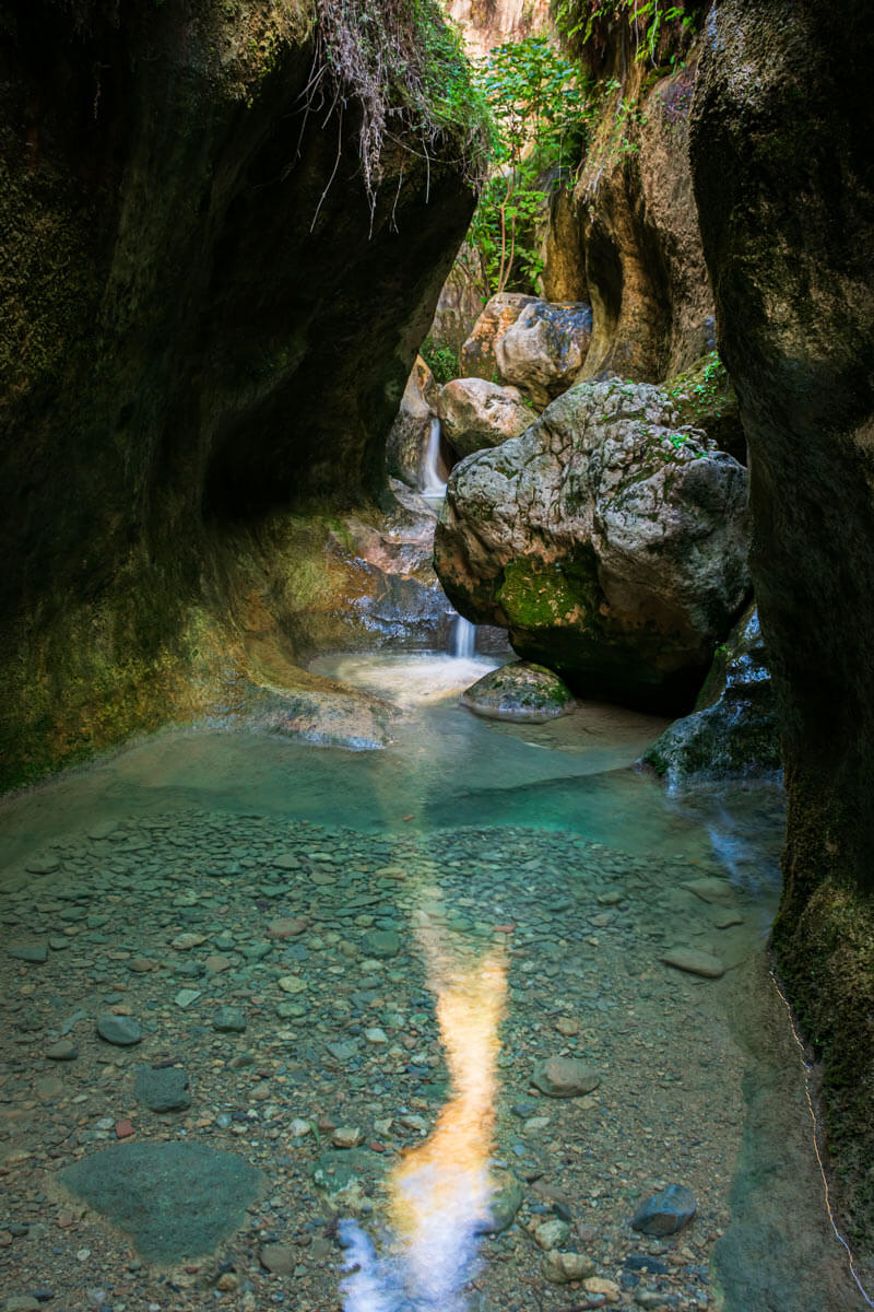 Rutas-de-Senderismo-en-Granada-Aventura-en-el-Barranco-de-Luna-y-el-Río-Santo-en-Albuñuelas