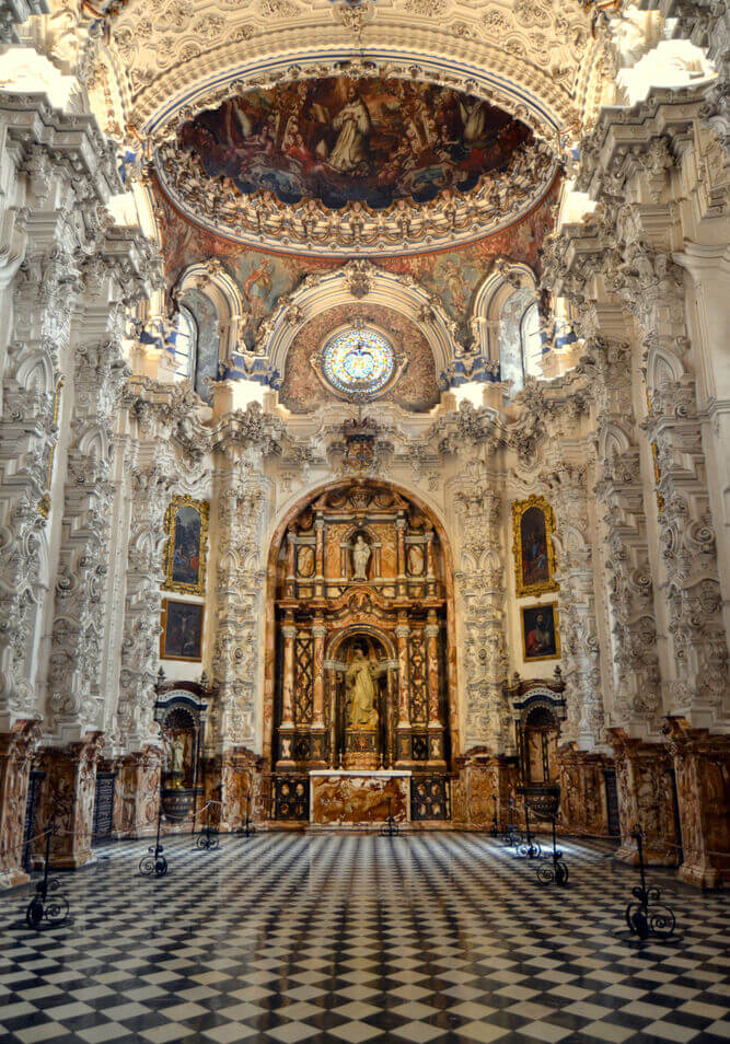 Descubre la belleza de la Cartuja de Granada: visita obligada en tu viaje por Andalucía