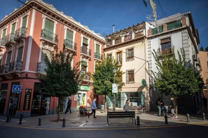 Descubre la belleza del barrio del Realejo en Granada: guía turística completa