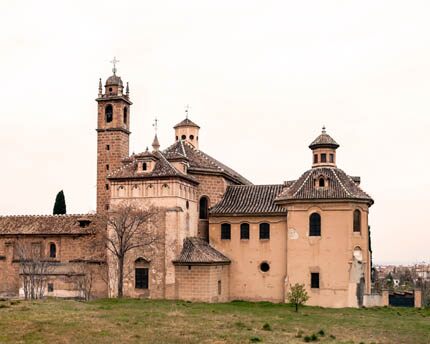 Descubre la belleza de la Cartuja de Granada: historia, visitas y más